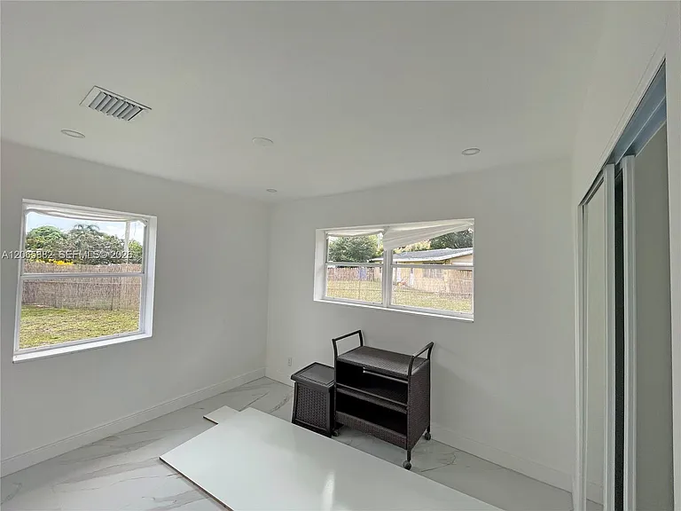 1606 NW 12th Ave — Photo 45