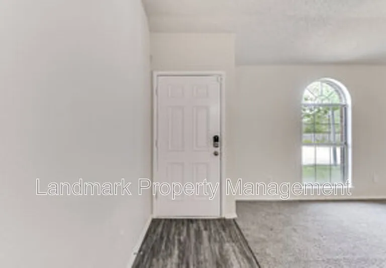 625 Hollyberry Dr — Photo 5