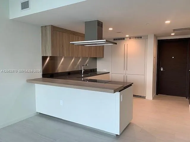 Brickell Flatiron — Photo 4