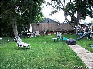 2nd image of 154 Huntley St