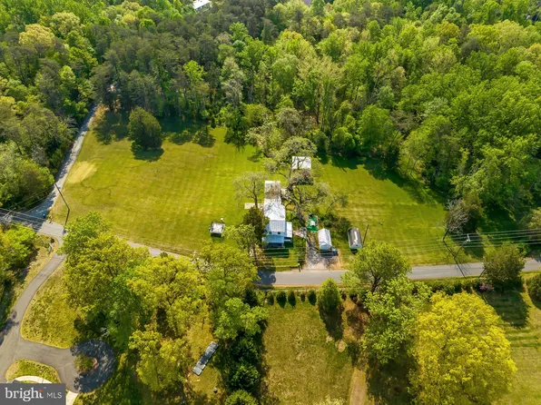 8213 Wolf Run Shoals Rd, Clifton, VA 20124