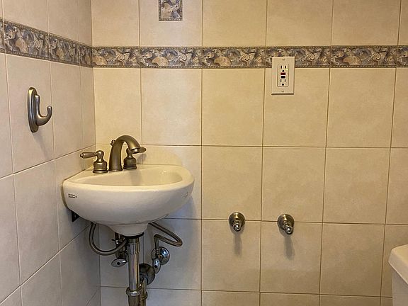 4th image of 3239 Fairmount Ave #2