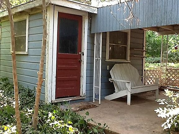 4th image of 1587 Hillcrest Cir