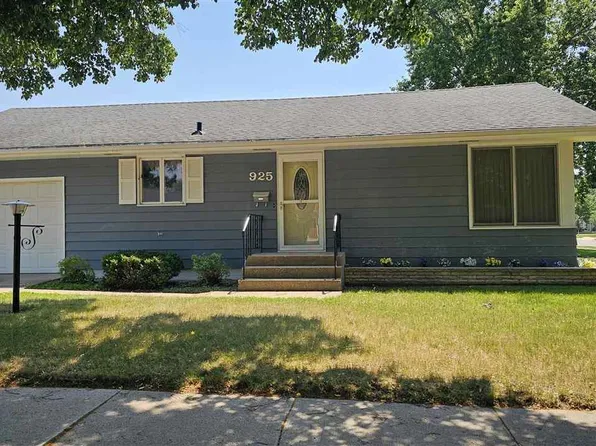 925 10th St S, New Ulm, MN 56073