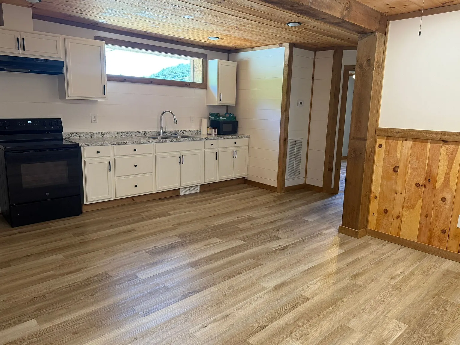 2 bed, 1.0 bath, 546 sqft, $1,250 — Photo 2