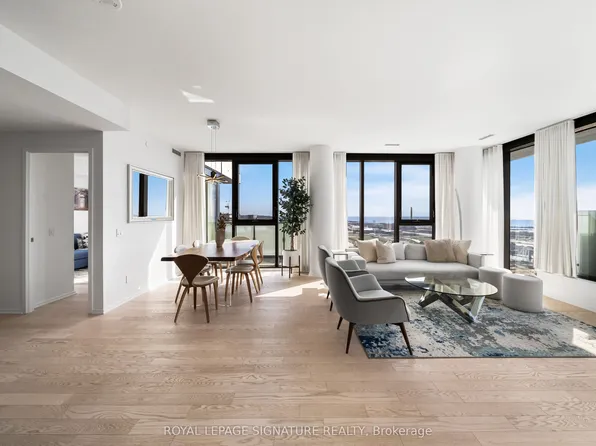 16 Bonnycastle St #4304, Toronto, ON M5A 0C9