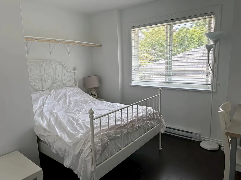 5669 Crown St #LANEWAY HOUSE — Photo 4