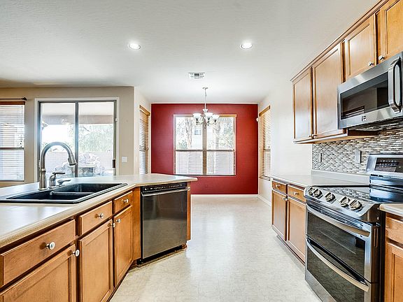 5th image of 2626 E Elmwood Pl