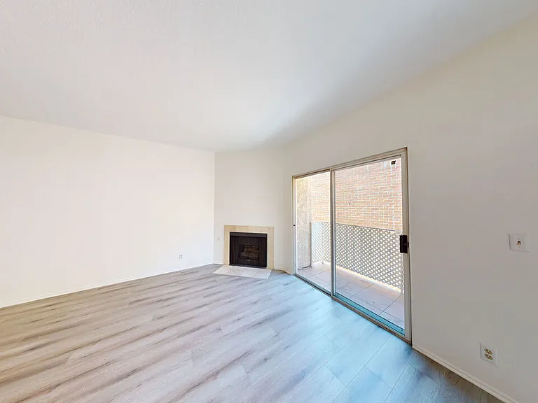 5135 Zelzah Ave #100 — Photo 10