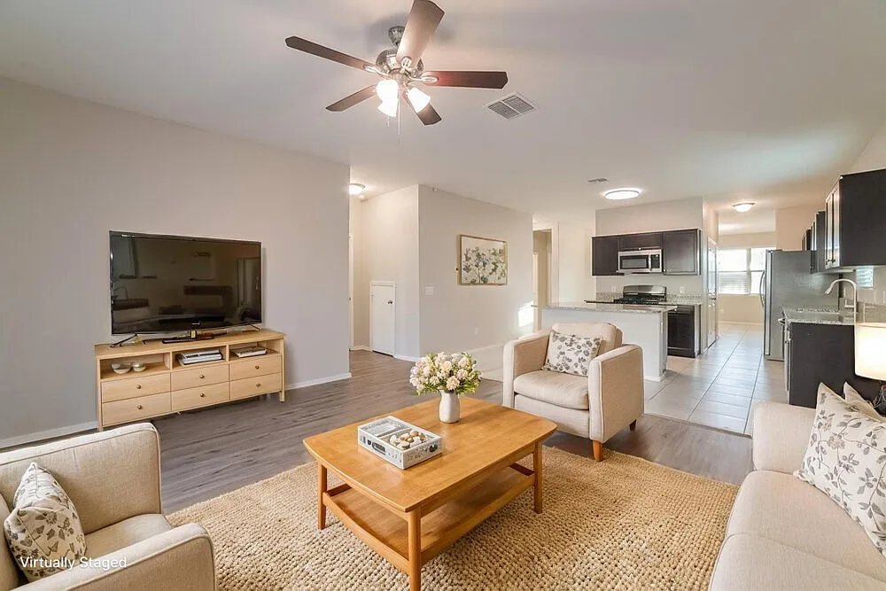 5 bed, 3.5 bath, 2909 sqft, $2,270 — Photo 4