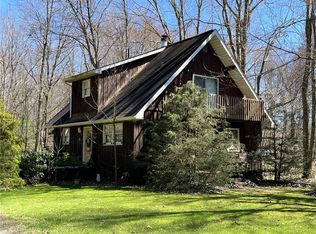 104 Carrier Rd, Transfer, PA 16154