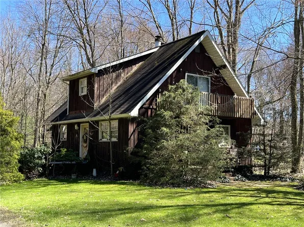 104 Carrier Rd, Transfer, PA 16154