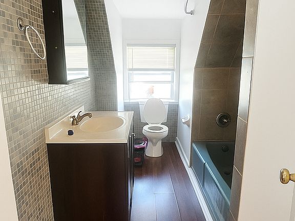 5th image of 199 Grafton Ave #3