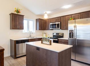 108 Redon Cir, Webster, NY 14580