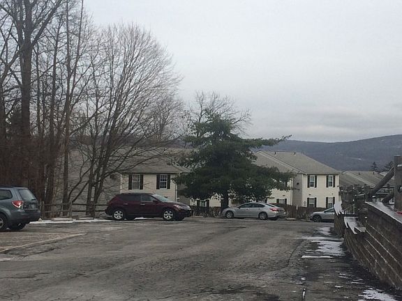 4th image of 9 Lexington Hl Unit 8