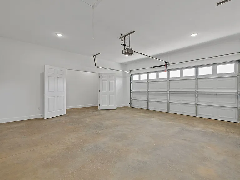132 Wingate Ave — Photo 16