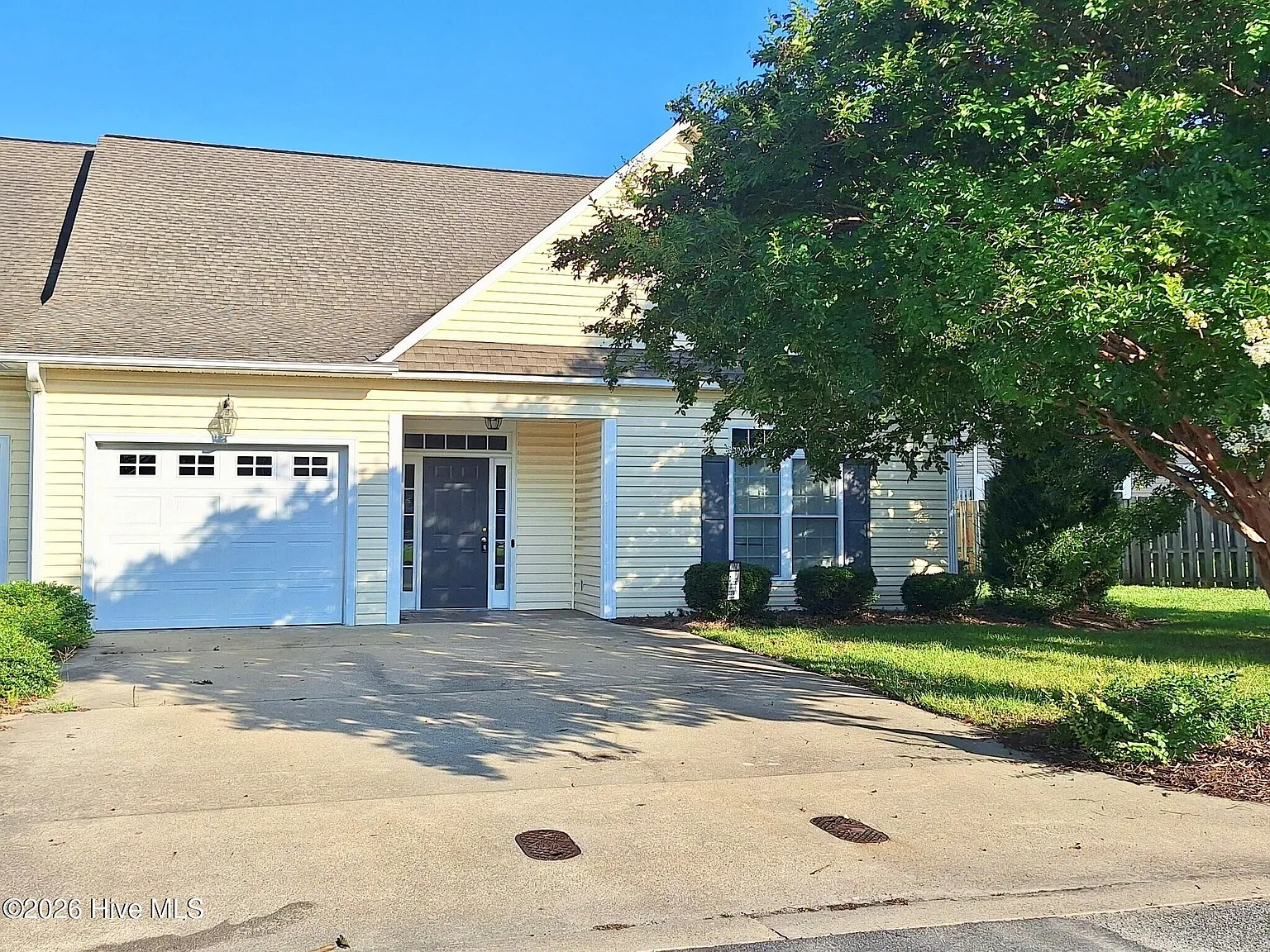 3 bed, 3.0 bath, $2,000 — Photo 2