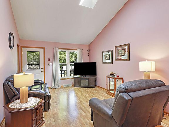 3rd image of 3809 Wyoming WAY