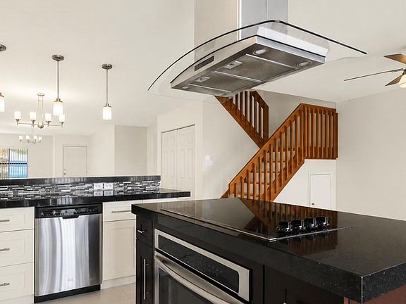 5th image of 2561 W 60th Pl