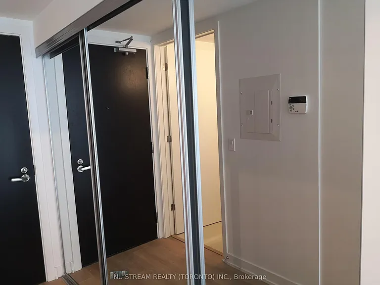 501 Yonge St #2504 — Photo 5