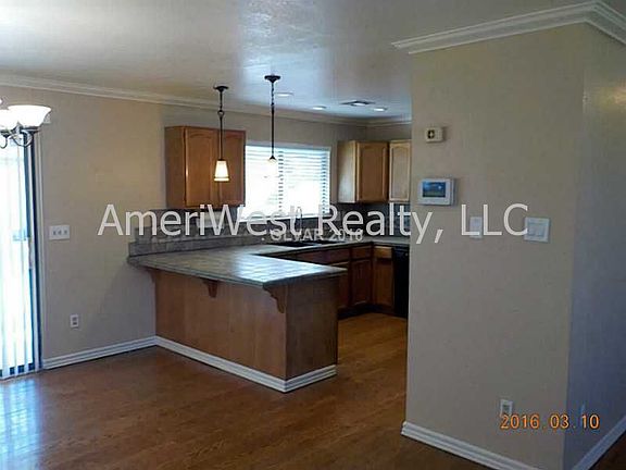 4th image of 4715 E Chicago Ave