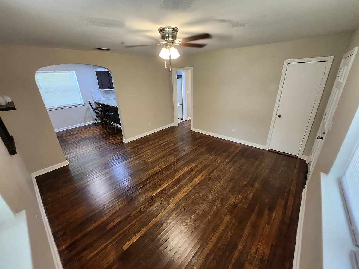 Living room - 5377 Royce Ave