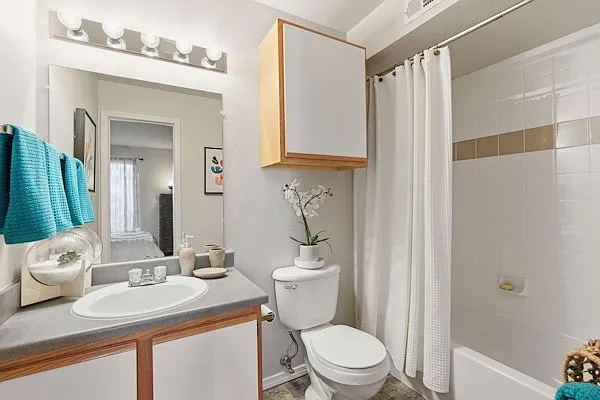Newport Wichita Apts. — Photo 9