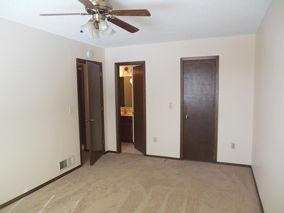 Large master bedroom, walk-in closet and walk-thru bath.