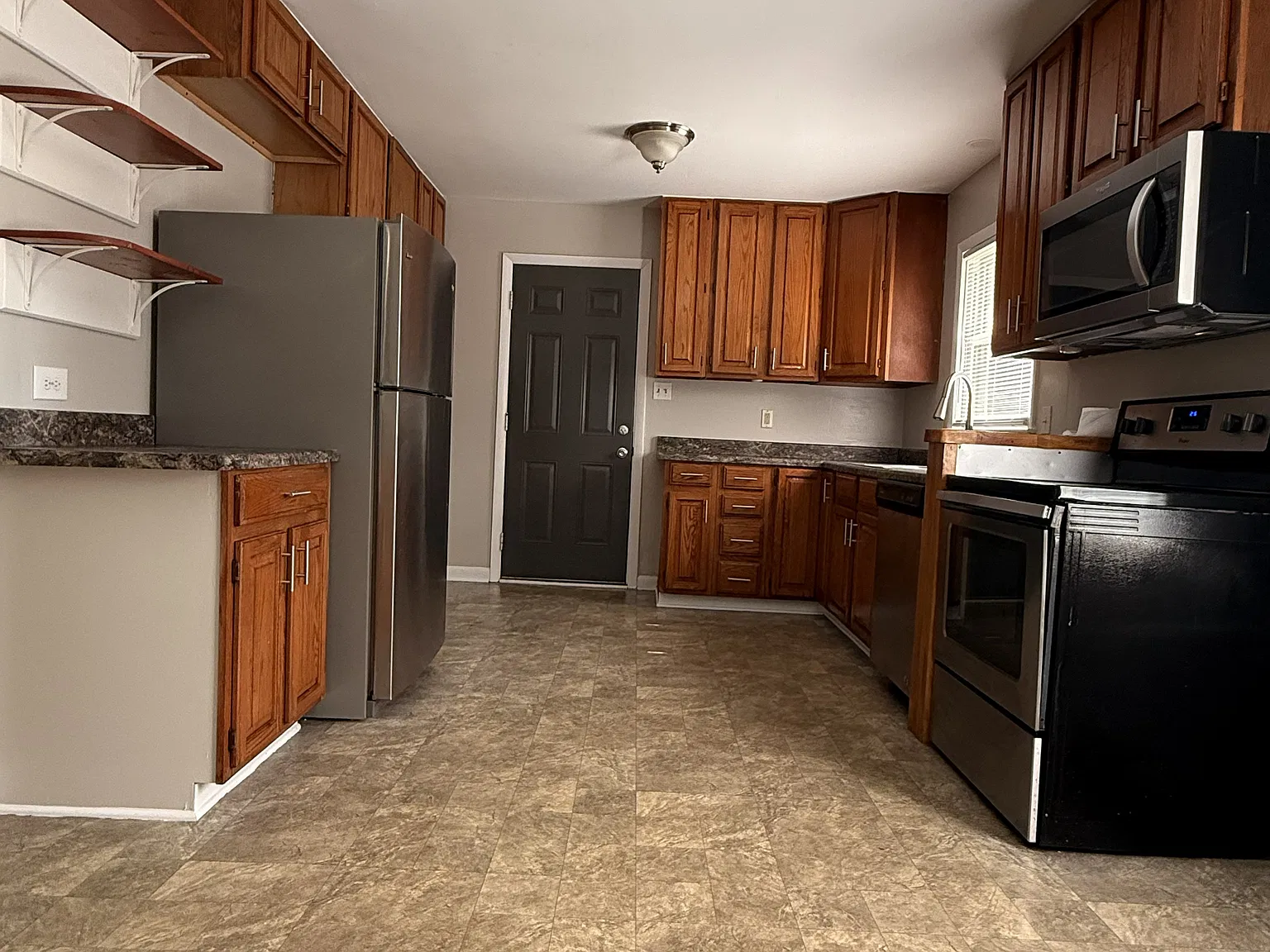 3 bed, 1200 sqft, $1,200 — Photo 2