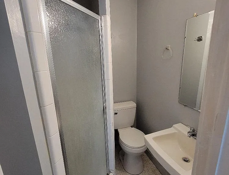349 Savannah Ave #B — Photo 5