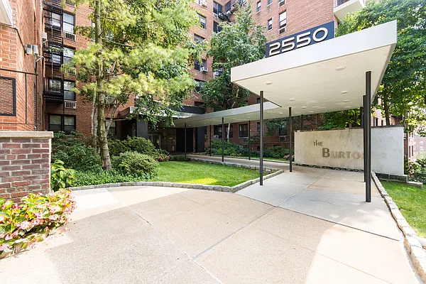 Sold by Re/Max In The City | media 24