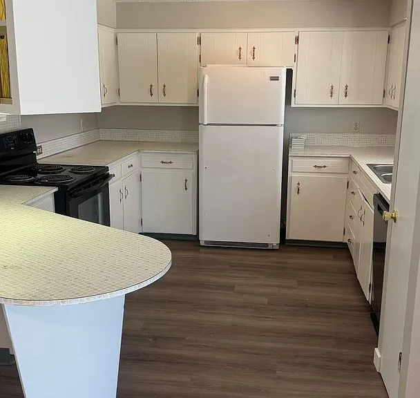 547 Greenwood Dr — Photo 5