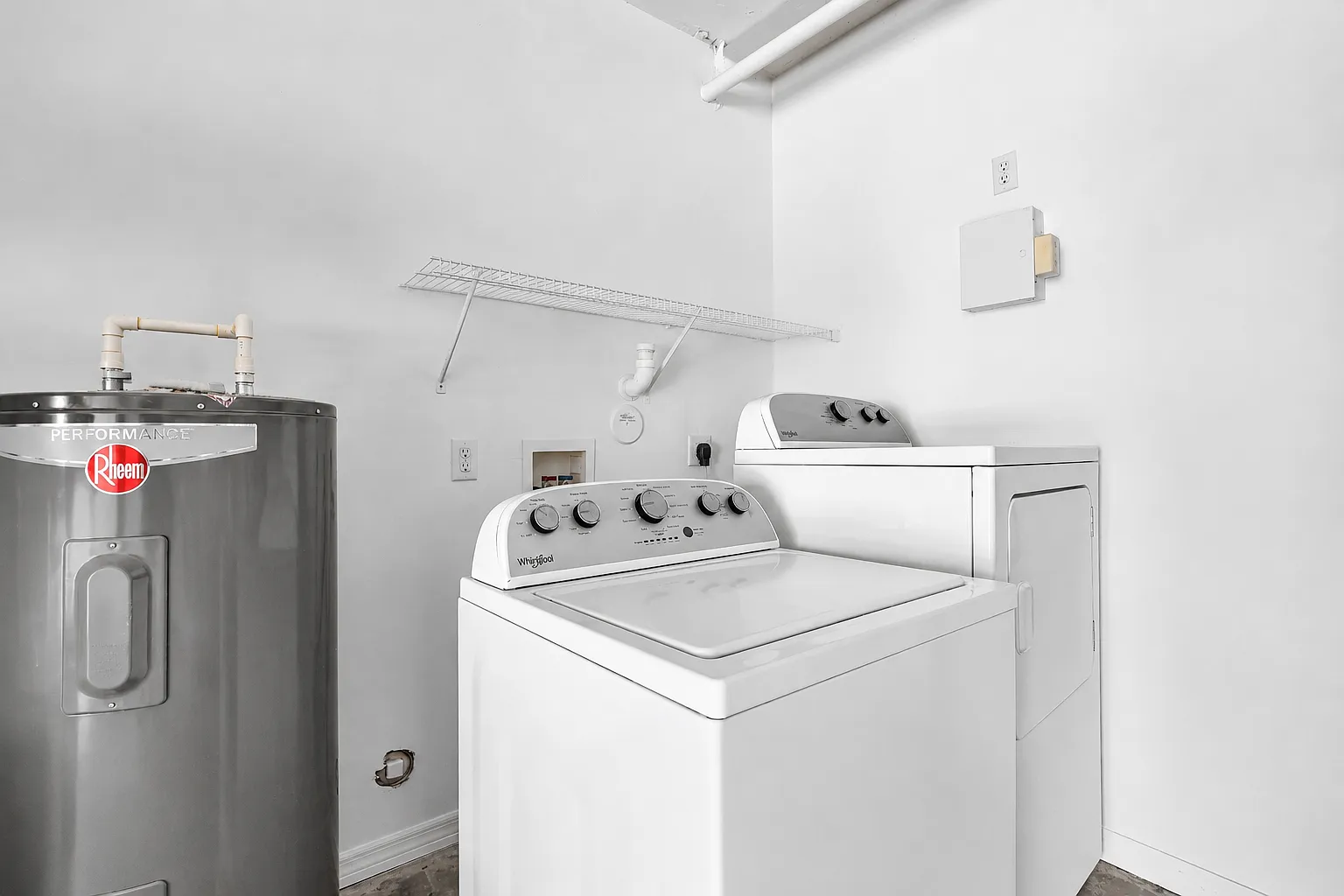 1 bed, 878 sqft, $2,100 — Photo 4