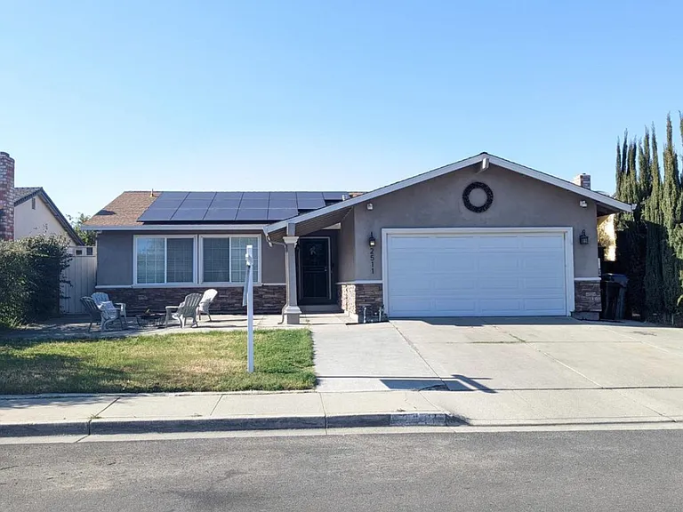 2511 Brenford Dr — Photo 2