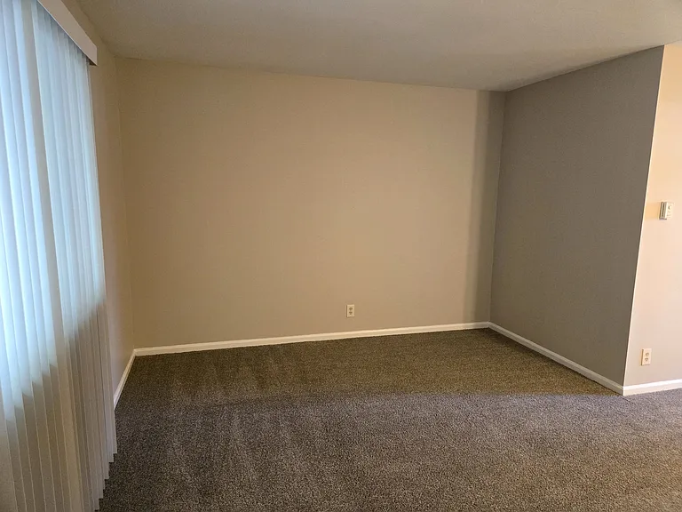 2020 Midland Ave — Photo 5