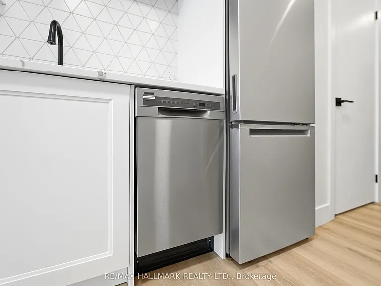 5 Wellington St S #1403 — Photo 6