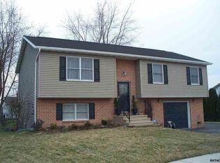 15 Valley Dr, Hanover, PA 17331