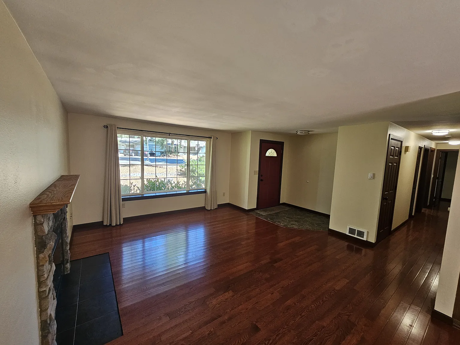 3 bed, 1265 sqft, $2,500 — Photo 4