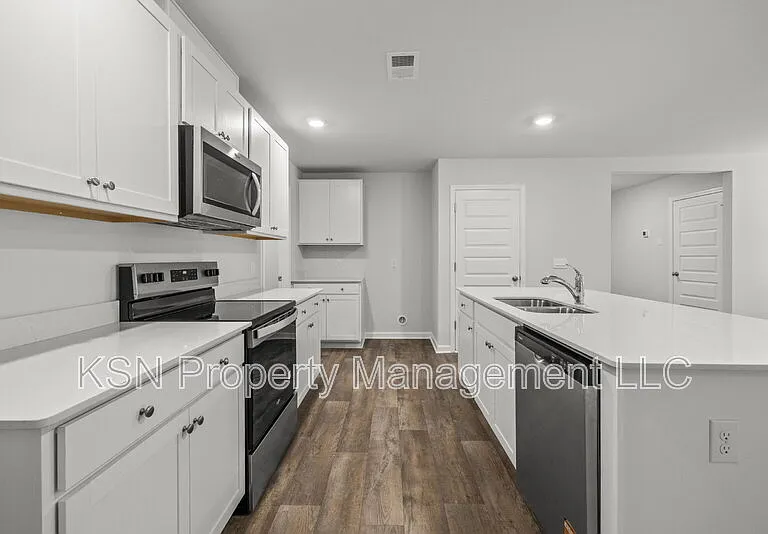129 Azure Dr — Photo 16