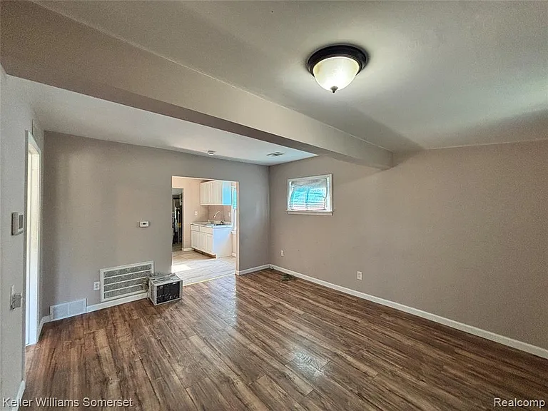 7275 Chalmers Ave — Photo 3