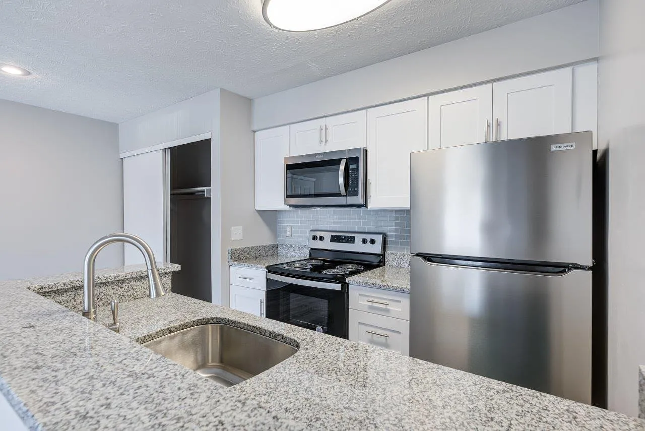 Wexford Lakes Apartments and Townhomes — Photo 2