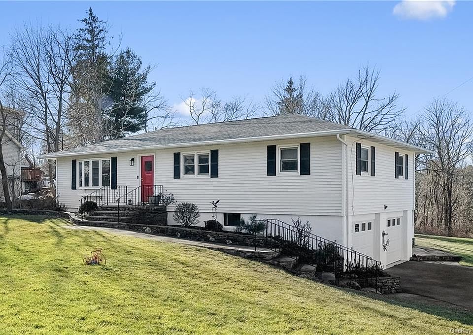 1st image of 215 Cherry Ln