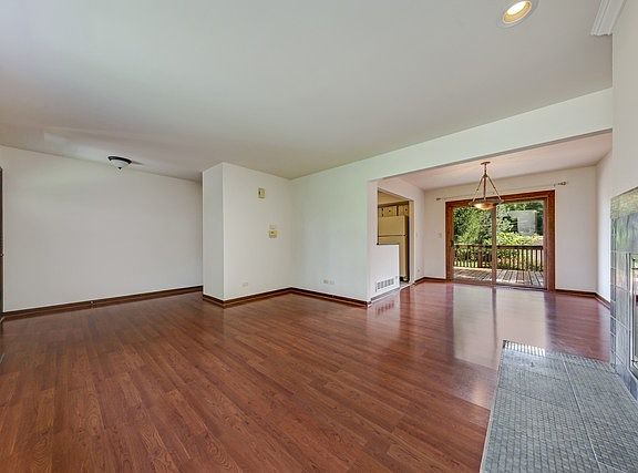 4th image of 123 W Chicago Ave