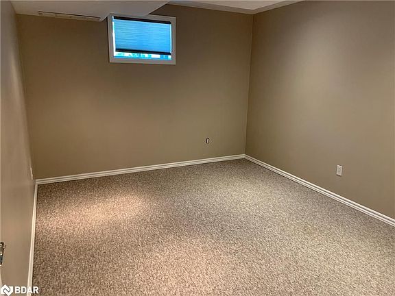 3rd image of 186 Pringle Dr