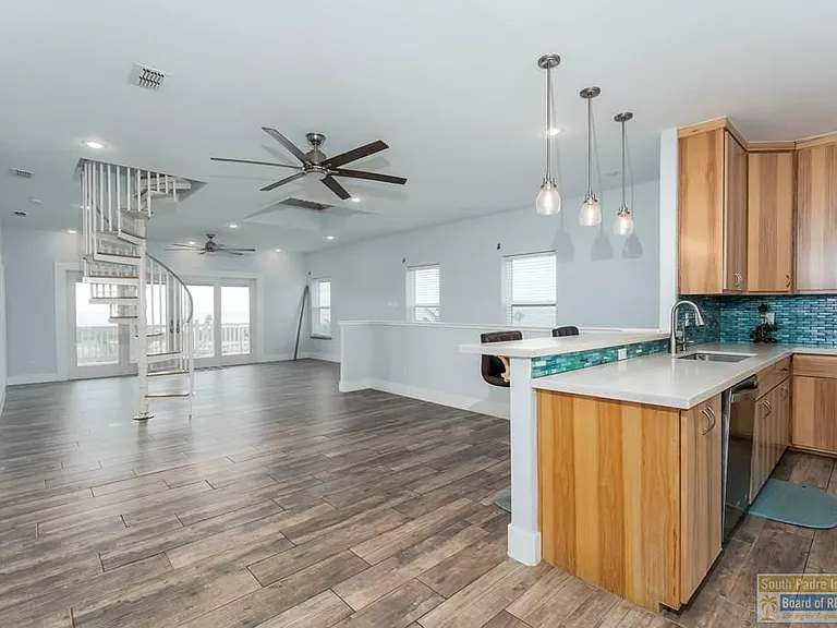 133 Oleander Dr — Photo 30