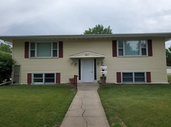 807 18th Ave S #2, Grand Forks, ND 58201