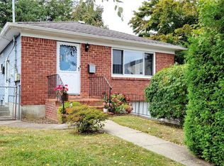 5 Hampton St, Mineola, NY 11501