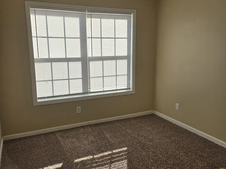 609 Hopewell Park — Photo 13