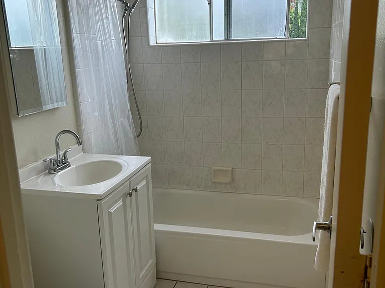 885 5th Ave #2 — Photo 3