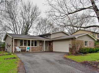 1013 Regency Ln, Libertyville, IL 60048